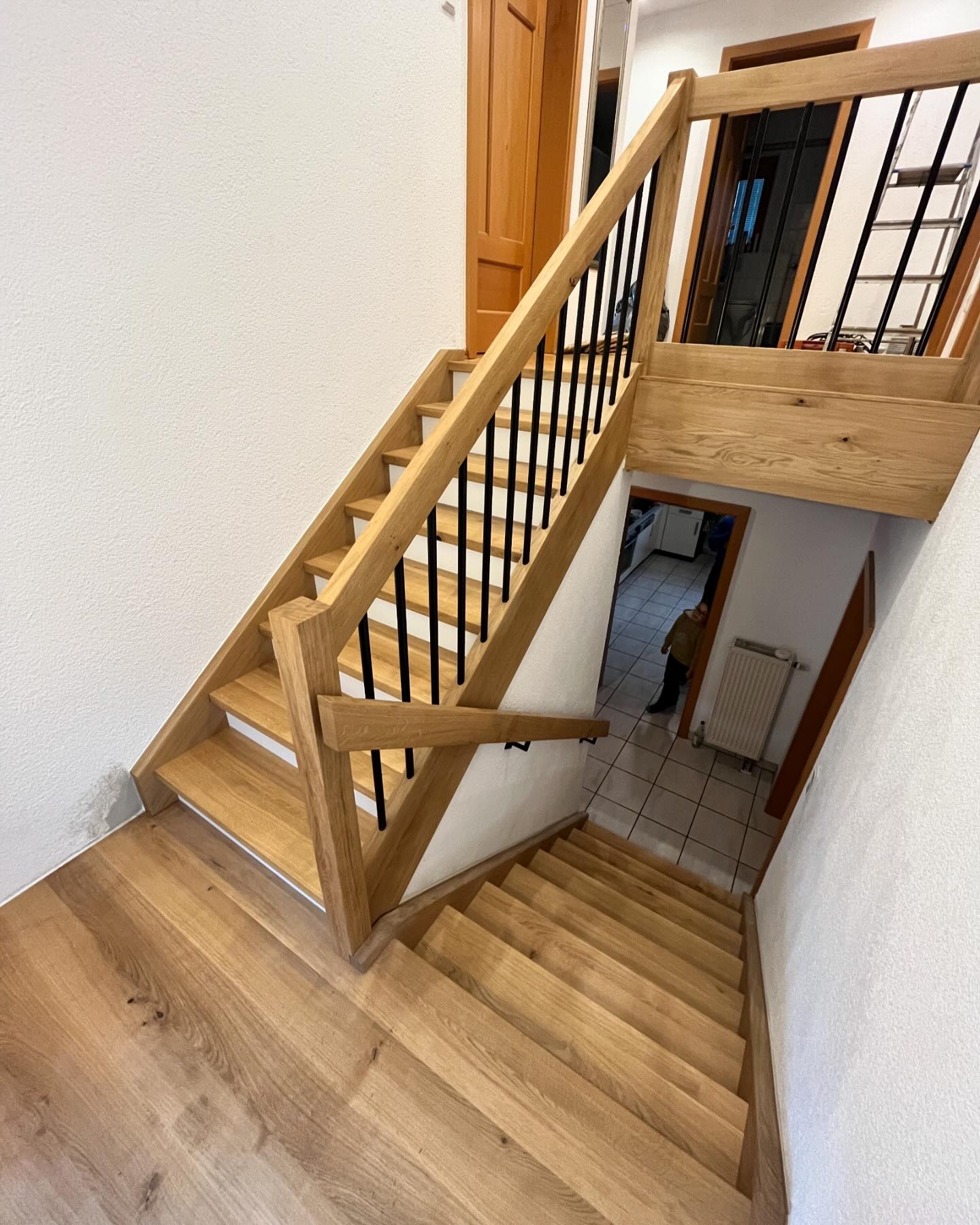 Treppe aus Eiche mit Holzgeländer